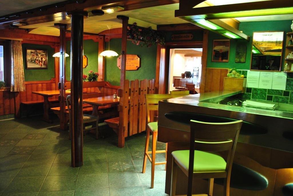 Hotel Pri Vidrgarju Vace Esterno foto